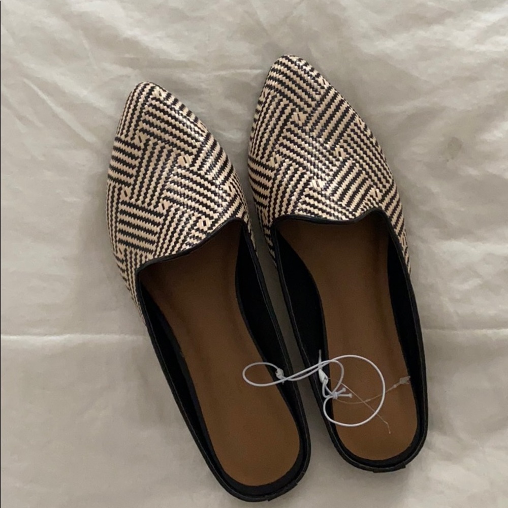 Universal Thread Target Mules NWT